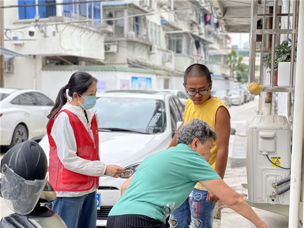蒲鞋市金丝桥社区书记朱小兰 图源：蒲鞋市街道