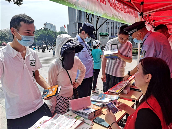 “健康人生•绿色无毒”全民禁毒宣传活动 图源：蒲鞋市街道